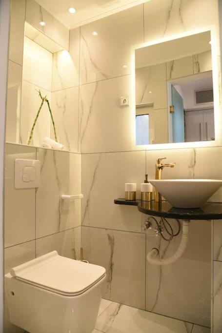 Syntagma Square, 30Sqm Nikis Luxurious Studio Athena Bagian luar foto